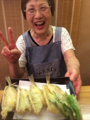 キスの天ぷらを４丁目の大ママに美味しく揚げてもらいました