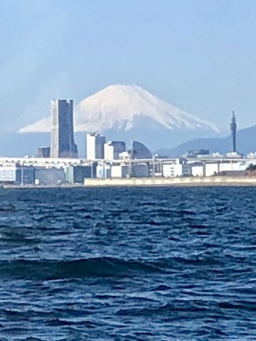 富士山もだいぶ冠雪し　朝晩は冷え込んできました・・！
