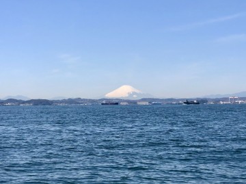 青空に富士山が美しい・・・！