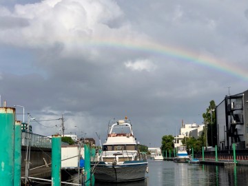 船着場で綺麗な虹が・・・！