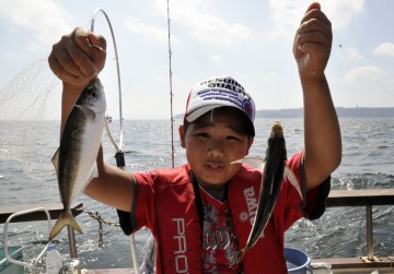 おっ！たくチャンもヤッタね！　釣ったお魚は食べてあげてね・・・