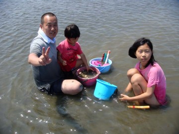 一生懸命黙々と取りました・・・荒木さんと娘さん