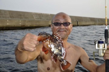 大きいカサゴにご満悦のマジさん！！！