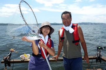 サバを釣って仲良くファインダーにキャッチしました・・・この後、ご主人仕掛けを直すのに一苦労