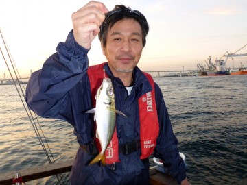 後藤さんに何とかアジが釣れホット・・・