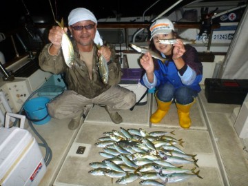 釣れると顔もほこびるお二人さん