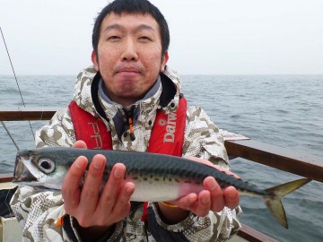 テンヤにルアー・・・ルアーでサバをゲットの土田さん