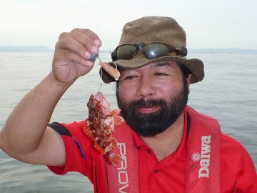 このデカイ針に良く食いつくもんだと　感心