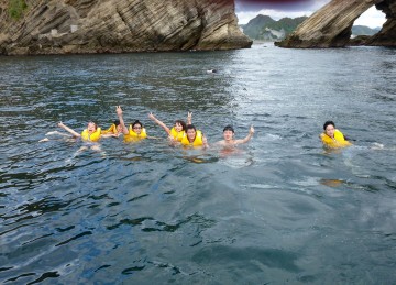 浮島の南側で早速海水浴・・・