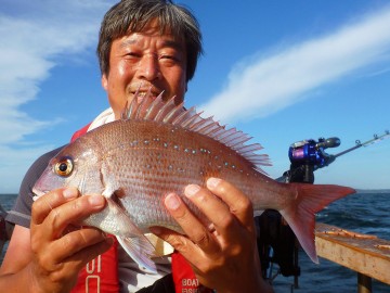 我慢してヤッと釣れたマダイに感謝！！！！