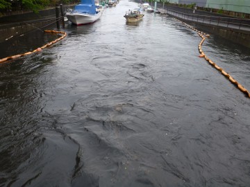 増水と満潮の時刻が重なり高潮に・・・