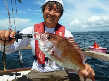 最後にきれいなマダイでニッコリ！