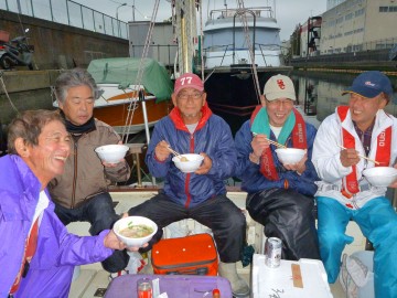 豚汁で寒さも吹っ飛びお疲れさん・・・