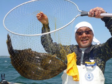 何と外道で７０cmのヒラメがマジさんに！