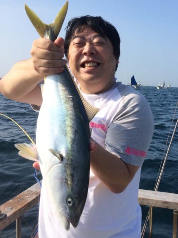 初めてイナダを釣った笑顔が素晴らしい