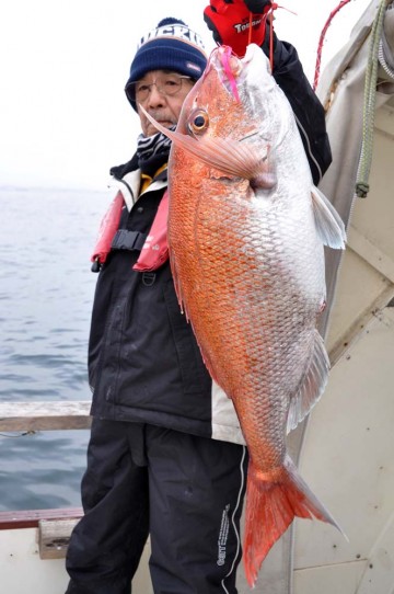 船釣り初めて・・もちろんタイラバも・・・ 4.33kg68cmが榎本さんに