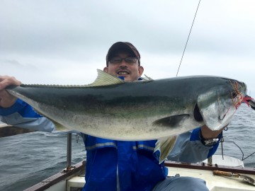 最後のポイントで・・・格闘1時間頑張りました・・7.53kg90cmのブリ