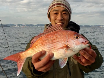 今年最初の綺麗なマダイは佐久間さんに・・・900g