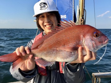 初マダイ・・・やりました2.03kg・・・真中さん