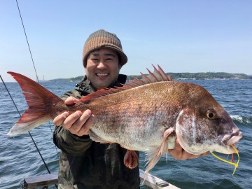 4.33kg・・・立派なマダイです・・おめでとう　押本さん！！！