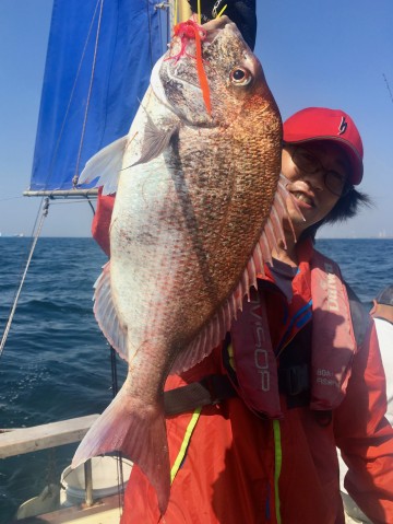 釣れました・・・いいサイズの2.55kg　田原さんやりました・・！！！