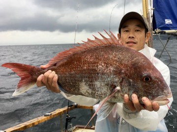 3.43kg・・・オスのマダイが・・・神戸さん・・やったね！！！