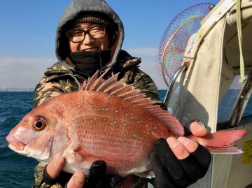 待望のマダイが・・780gが・・・小山さんに・・・！