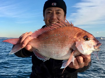 人生初のマダイは1.31kg・・・西塚さん・・おめでとう！！！