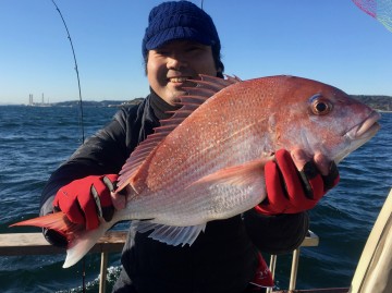 2.32kg・・・船釣り始めて初タイラバで・・・凄いよ鈴木さん・・・！