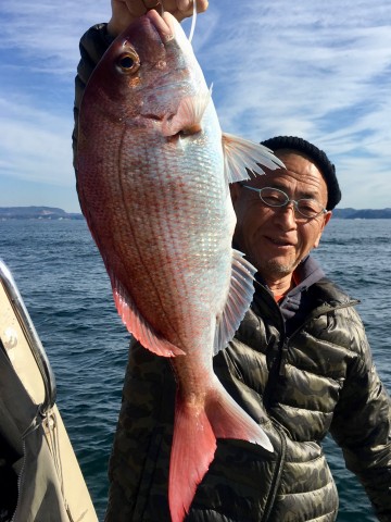 船長もやっとアタリました・・・1.56kg