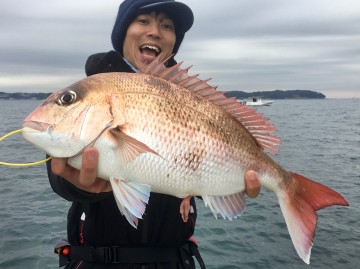 ABUの石川さん・・・立派なマダイ・・・2.13kg