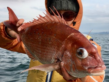 やっと2.05kg・・・目玉は白内障？？？