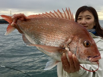 タイラバで初マダイ・・・3.13kg・・・めぐみさん　おめでとう・・・！