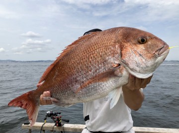 出ました・・・5.24kg・・・タイの大きさで顔が写りません・・！