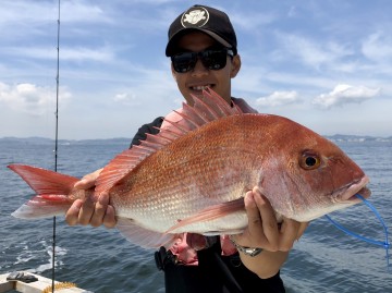 3流し目は・・・1.69kgの綺麗なマダイ・・・福寿さん　初マダイおめでとう・！！