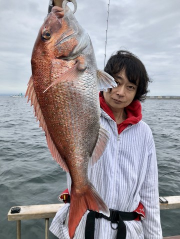 初タイラバ一投目・・・きちゃった・・・3.05kg・・・小泉さんおめでとう！