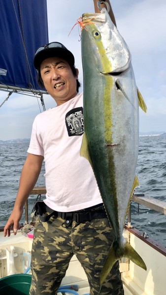 30分格闘・・・船で追いかけ・・・5.76kg・・・ヤッタァ〜！！！