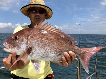 針に乗せ仕留めたのはザシーマンの船長金子さん・・・1.69kg！！！