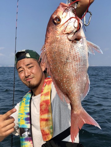 遠く静岡から来て東京湾のマダイを・・・三浦さん・・・！