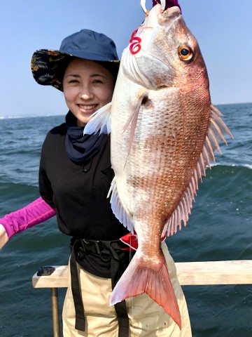 連チャンで2.06kg・・・これで3枚目釣り上げた・・・素晴らしい・・・！