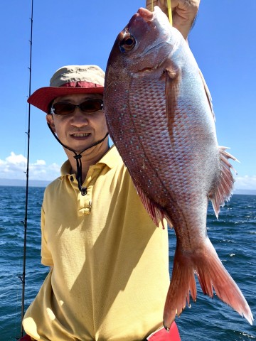 鶴田さん・・・綺麗なマダイは840g・・・！