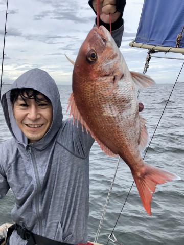 ６枚目は1.47kg・・・竿がしら浅野さん・・・！