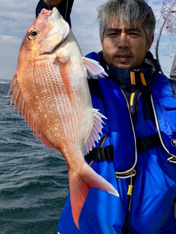 河さんに待望のマダイが・・・1.03kg・・・！