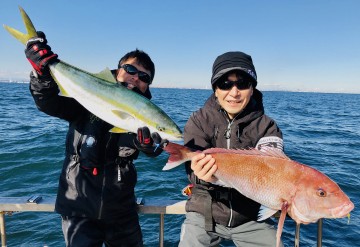 お祭りを避けながら・・・頑張って釣り上げたマダイとワラサ・・！