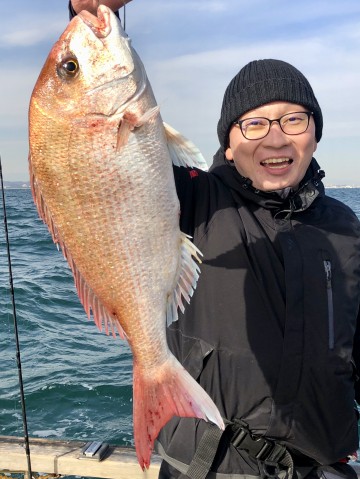 穴水さん・・・2.70kg・・・綺麗なマダイを・・・！