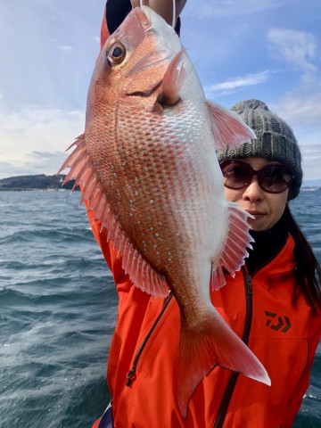 今年最後のマダイは琴ちゃんの650g・・・！