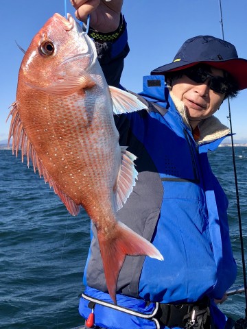 小泉さん・・・今年の初マダイは950g・・・！