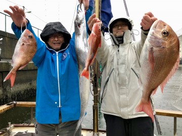 冷たい雨の中マキマキお疲れ様で下・・・！