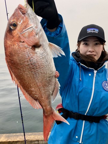 みなみちゃん・・・念願の初マダイ1.87kg・・・ダブルでおめでとう