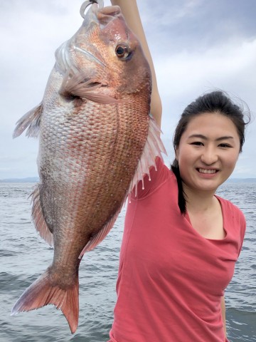 人生初の海釣り・・・デカイのきました・・・2.70kg・・弥生さん・・おめでとう